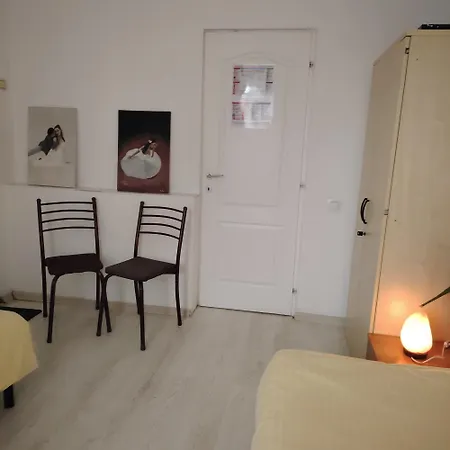 Clara Πανσιόν 3*